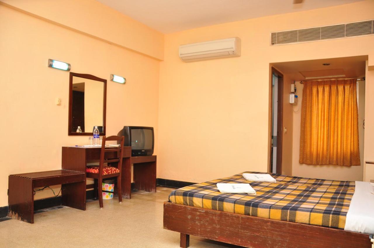 Golden Tower Otel Mayiladuthurai Dış mekan fotoğraf